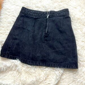 Effortless Edge: Washed Black Denim Mini Skirt – Size 8